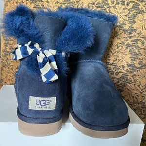 50% off! UGG MINI NAVY BAILEY STRIPE BOW II SIZE 7